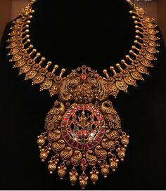 Antique Gold Temple Necklace With Intricate Design, Festive Antique Gold Temple Necklace With Intricate Design, Traditional Gold-plated Temple Necklace With Intricate Design, Luxury Gold Antique Temple Necklace, Wedding Brass Temple Necklace With Antique Finish, Temple Jewellery Earrings, Indian Gold Jewellery Design, Gold Jewels Design