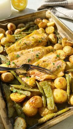 a pan filled with chicken, potatoes and green beans