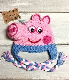 a crocheted hat with a smiling peppa pig on it's side