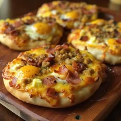 English Muffin Breakfast Pizza, Breakfast Pizzas, English Muffin Breakfast, Recipes Cabbage, Muffin Breakfast, English Muffin Pizza, English Muffin Recipes, Traditional Breakfast, Cabbage Casserole