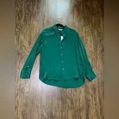 Zara Satin Effect Shirt Size M Chic Green Tops With Button Closure, Elegant Green Zara Shirt, Zara Long Sleeve Top For Office, Chic Green Collared Shirt, Chic Green Workwear Shirt, Chic Green Shirt For Work, Elegant Green Zara Blouse, Green Collared Top For Office, Green Button-up Formal Top