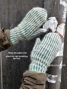 Mittens Aesthetic, Mittens Outfit, Knitted Gloves Mittens, Crochet Designs, Knitting Projects, Knitting Pattern, Diy Clothes