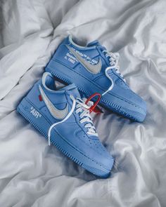 Nike Shoes Women Fashion, Shoes Wallpaper, White Nike Shoes, Blue Jordans, Off White Shoes, Dope Outfits For Guys, University Blue, Blue Nike, Blue Sneakers