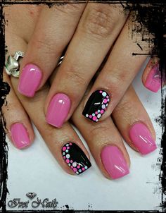 Simple Fun Nail Designs Summer, Short Nail Designs For Spring, August Nails Designs Short, Fun Summer Nails Acrylic Short, Trendy Summer Dip Nails, Nails For August 2023, Summer Dipped Nails Ideas, Fingernail Designs For Short Nails, Fun Gel Nails For Summer