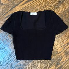 Excellent Condition. Looks Brand New Aritzia Sculpt Knit, Baby Pink Crop Top, Tight Tank Top, Black Crop Top Tank, Black Cropped Tank, Green Crop Top, Wrap Crop Tops, Pink Crop Top, Crop Top Shirts