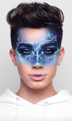 10 Makeup Ideas For A Winning Last Minute Costume.  This year you won't have to spend tons of money or time to get a last-minute winning Halloween costume!  #Halloween #Halloweenideas #HalloweenCostumes James Charles Halloween Makeup, Hallowen Schminke, Extreme Make-up, Last Minute Kostüm, Makeup Cantik, Make Up Designs