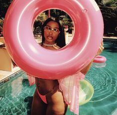 Pool Party Photoshoot, Black Pool Party, Pool Outfit, Photoshoot Looks, Black Pool, Black Ponytail, Jayda Cheaves, Girl Goals, Outfit Black Women