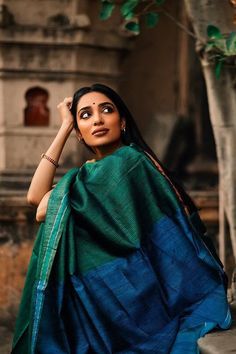 Sobhita Dhulipala Aesthetic, Sobhita Dhulipala Saree, Indian Wear Photoshoot Ideas, Aesthetic Indian Photography, Indian Traditional Aesthetic, Indian Fashion Photography, Indian Poses, Sobhita Dhulipala