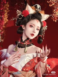 Chinese Poses Ideas, Kitsune Pose Reference, Chinese Pop Idols, Kitsune Cosplay, Chinese Cosplay, Art Outfit, Female Reference, Aesthetic Japan