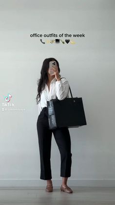 Button Down Work Outfit Women, Black Shirt Women Outfit Classy, Oversized Shirt Work Outfit, Project Manager Outfit, Stylish Work Attire Business Casual, Smart Casual Work Outfit Women Office Wear, Oversized Blazer Outfit Work, Baddie Office