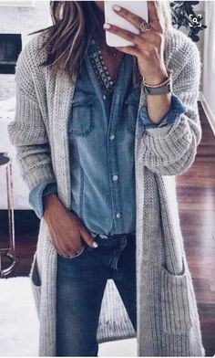 Neutrals Wardrobe, Plain Cardigan, Airport Outfits, Denim Outfits, Grooming Tips, Effortless Outfit, Fall Layers, Mode Casual, Looks Street Style