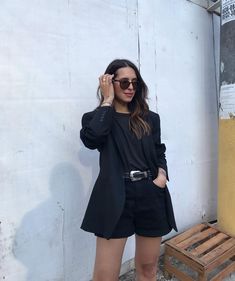 Black Shorts Outfit Summer, Black Spring Outfits, Black Shorts Fashion, Total Black Outfit, Black Summer Outfits, Black Shorts Outfit, Outfit Elegantes, Summer Shorts Outfits, Casual Outfit Inspiration