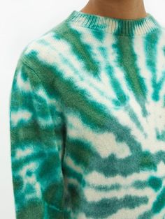 Tie Dye Knitwear, Camila Morrone, Tie Dye Fashion, How To Tie Dye, Tie Dye Sweater, Beginning Boutique, Chunky Knitwear, Tie Dye Dress