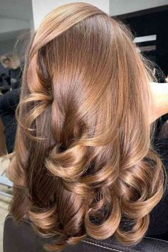 51 Gorgeous Light Brown Hair Color Ideas for a Stylish Transformation - ReenaSidhu Neutral Hairstyles, Light Golden Brown Hair, Golden Brown Hair Color, Golden Brown Hair