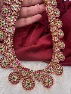 Jadau Kundan Traditional Bottu Mala Long Necklace with matching EarringsColor : GoldenSize : Necklae Length : 20 Inches; No EarringsStones : Jadau Kundan Pearls Bottu Mala, Antique Necklace Victorian, Necklace Traditional, Real Pearl Necklace, Ethnic Necklaces, Traditional Earrings, Kundan Necklace, Kundan Necklaces, Oxidised Jewellery