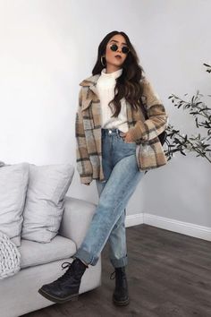 Cute Casual College Outfits, Vinter Mode Outfits, Mom Jeans Outfit Winter, Jeans Outfit Winter, Mom Jeans Outfit, Pastel Outfit