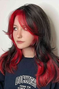 Colored Hair With Black Tips, 2 Tone Hair Dye Ideas, Red Hair Dye Styles, Hair Color Ideas For Wolf Cut, Different Hair Color Styles, Hair Dye Ideas For Wolf Cut, Wolf Cut Hair Dye, Red And Black Wolf Cut, Wolf Cut Dyed Tips