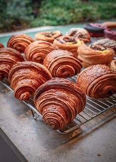 many pastries are sitting on a cooling rack