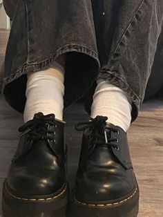 Doc Marten Oxford, Pretty Shoes, Dream Shoes, Mode Vintage, Doc Martens, My Vibe, Fitness Inspo, Cute Shoes