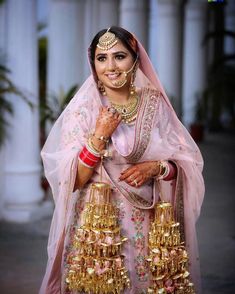 Lehenga Colours, Kalire Designs, Real Flower Jewellery, Bride Pictures, Royal Beauty, Royal Brides, Indian Brides