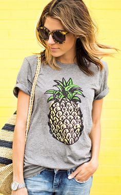 Already have a shirt almost exactly like this, but I wouldn't mind having another one! Pineapple Graphic, Mode Vintage, Fashion Mode, Looks Style, Summer Tshirts, Mode Style, Cute Shirts, Casual T Shirts, Print Tops