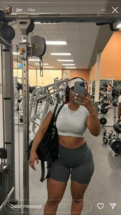 Gym Clothes Black Women, Gym Asthetic Picture Black Women, Black Gym Girl Aesthetic, Fitness Aesthetic Black Women, Gym Outfits Black Women, Workout Outfits Black Women, Black Gym Girl, Gym Black Women