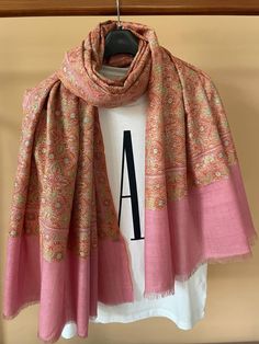 Diy Ruffle Scarf, Pakistani Dress, Crewel Embroidery, Vintage Embroidery, Scarf Pattern, Embroidery And Stitching, Ethnic Wear