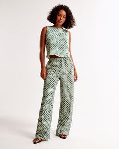 Elevate your wardrobe with the Abercrombie & Fitch Women's Crinkle Textured Pull-On Pants, a perfect blend of comfort and chic style. These ultra high-rise, wide-leg pants are crafted in a breezy, crinkle-textured fabric that adds a touch of sophistication to your everyday look.

- Size: XL
- Color: Green Pattern
- Material: Body: Polyester, Nylon
- Gender: Female
- Features: Elasticated waistband, functional pockets

Ideal for both office wear and casual outings, these pants promise versatility Female Features, Collarless Jacket, Pants Green, Women's Bottoms, Work Style, Green Pattern, Softest Sweater, Pull On Pants, Textured Fabric