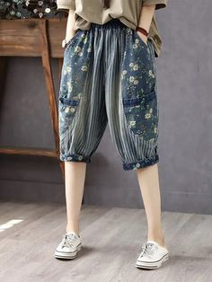 SPECIFICATIONS Summer Fashion Printed Jeans Chinese Womens Casual Loose Striped Denim Pants Ladies Floral Vintage Harem Trousers Brand Name: Max LuLu Material: COTTON Material: microfiber Elasticity: Non Strech Fabric Type: Softener Length: Calf-Length Pants Fit Type: LOOSE Style: Casual Decoration: Pockets Decoration: Cuffs Decoration: vintage Origin: Mainland China CN: Shanghai Jeans Style: Harem Pants Waist Type: MID Model Number: 124-1195 Release Date: Summer 2023 Thickness: Regular Item Typ Wide Leg Patchwork Bottoms For Spring, Spring High Waist Patchwork Pants, Casual Patchwork Trousers, Spring Baggy Patchwork Pants, Spring Patchwork Trousers, Casual Patchwork Denim Blue Bottoms, Casual Denim Blue Patchwork Bottoms, Casual Patchwork Pants For Spring, Casual Spring Patchwork Pants