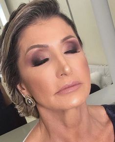 Makeup For 50 Year Old, Moms Makeup, Makeup For Over 60, Christmas Makeup Ideas, Mom Makeup, Lady Makeup, Makeup 40, Angel Makeup