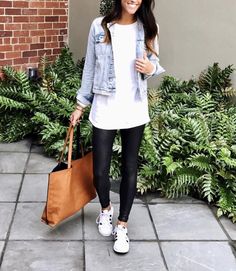 Ways To Style Adidas Superstar Sneakers - The Sister Studio Adidas Superstar Outfit, Superstar Outfit, Mum Fashion, Fashion Corner, Shoe Trends, Big Fashion, Casual Chic Style, Best Ideas, Work Casual