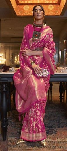 Pink and Majenta color Saree in Art Silk, Silk fabric with Weaving work Luxury Pink Anarkali Style Saree, Luxury Pink Ceremonial Saree, Luxury Pink Saree With Gota Work, Traditional Saree, Color Art, Traditional Sarees, Silk Fabric, Colorful Art, Weaving