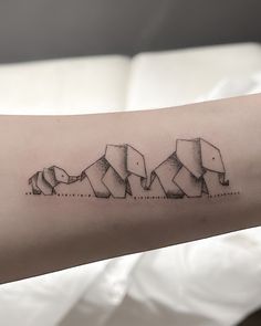 Tatuaje black work de tres elefantes Daughter Father Tattoo, Outline Elephant, Tattoo Daughter, Elephant Head Tattoo, Simple Elephant Tattoo, Land Creatures, Daughter And Father Tattoo, Baby Elephant Tattoo, Music Bollywood