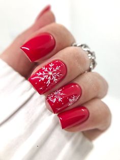 30 Bright & Stylish Red Christmas Nail Designs for 2024 Red Christmas Nail Designs, Red Christmas Nail, Ideas Navideñas, December Nails, Gel Nail Art Designs