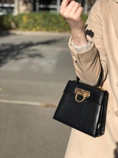 Ferragamo Bag Outfit, Ferragamo Gancini Bag, Brandname Bag, Wardrobe Inventory, Mini Bag Outfit, Bags Wishlist, Gucci Vintage Bag, Ferragamo Bag, Old School Fashion