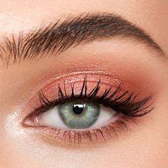 Pink Make Up Looks Natural, Peach Eye Makeup, Pink Eye Makeup Looks, Teknik Makeup, Luxury Palette, Pink Eyeshadow Palette, Pink Eyeshadow Look, Mekap Mata, Light Makeup Looks