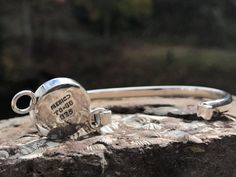 "Malachite Bracelet - Silver Hinged Bangle - Vintage Mexican Sterling Bracelet - Latch Bracelet Green Stone Inlay Bracelet WhistlingGypsyVTG Stone Size: 18mm (Inlay) Width of Band: .168\" Inside Horizontal Diameter: 2.370\" Inside Vertical Diameter: 1.690\" Space for Wrist to Pass: 1.066\" Stamped: \"Mexico TC-86 925\" Crafted of sterling silver, this vintage bracelet features beautifully banded malachite inlay decoration laced with graceful silver ribbons amidst an 18mm round centerpiece. There Malachite Bracelet, Cuff Bracelets Handmade, Sterling Bracelets, Rose Gold Heart, Stone Inlay, Turquoise Cuff, Vintage Bracelet, Native American Fashion, Vintage Mexican