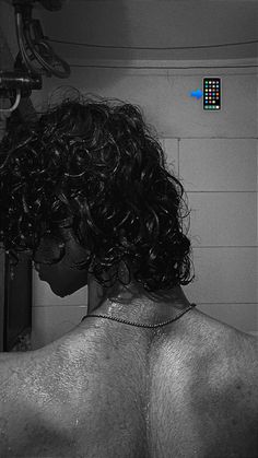 Curly Hair Men Photoshoot, Wet Curly Hair Men, Long Curly Hair Guys, Guys With Long Hair Curly, Curly Hair Layers Short, Wolfcut Men, Man Bun Curly Hair, Long Curly Black Hair, Hairstyle Male