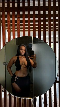 Follow @MrCoolEyes For More ❤ Black Mini Skirt Outfit, Black Femininity, Photoshoot Concept, Body Inspiration, Edgy Outfits, Girly Girl, Black Outfit