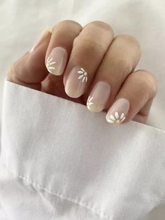 Bridesmaids Nails, April Nails, Art Designs Ideas, Daisy Nails, Wedding Nail, Nail Tattoo, Flower Nail Art, Neutral Nails, Bridal Nails