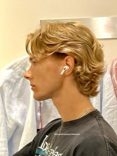 Blonde Wavy Hair Guy, Guys Hairstyles Blonde, Haircuts For Ginger Men, Mens Dyed Blonde Hair, Blonde Flow Hair Men, Granola Boy Haircut, Medium Middle Part Hair Men, 80s Men Haircut, Men Hair Blonde