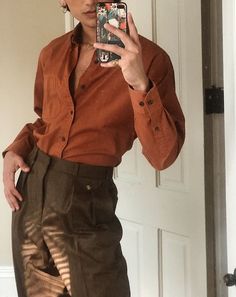 Orange Outfit Men Aesthetic, Brown Outfits Men Aesthetic, Indie Male Aesthetic, Orange Male Outfit Aesthetic, Mens Vintage Fall Outfits, Mens Outfits Hipster, Orange And Brown Outfit Men, Brown Dress Shirt Outfit Men, Fall Clothes Aesthetic Men