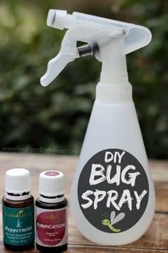 Homemade mosquito repellent that actually works! Homemade Mosquito Repellent, Young Living Purification, Essential Oil Bug Spray, Mosquito Repellent Homemade, Homemade Bug Spray, Diy Bug Spray, Homemade Essential Oils, Natural Bug Repellent