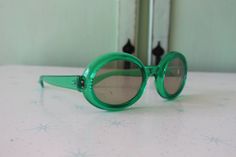 "RARE these are amazing! frame width=6 1/4\" arm width=5\" lens width=2\" Retro & Me loves these sunnies!! green sunnies one of a kind for sure foster grant great vintage condition 1950s-1960s perfect for pool parties love super retro! Thank YOU and please feel free to ask me any ?s:) Have a lovely day!! xoxo www.etsy.com/shop/retroandme #1125" Girl Sunglasses, Party Glasses, Mod Girl, 1960s Mod, Pool Parties, Girl With Sunglasses, Jackie O, Summer Party, Pool Party