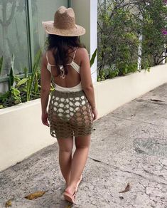 Antíope Crochet Skirt No. 3 is the perfect combination of fun and elegant. Ideally for the beach or pool.   Handmade with 100% cotton yarn.   Fits sizes: Xsmall, Small and Medium. Womens Skirts, Crochet Skirt, Cotton Yarn, Puerto Rico, Womens Skirt, Bathing Beauties, Yarn, Pool, Electronic Accessories