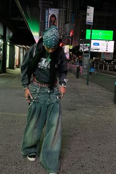 Carhartt Street Style, 90s Hiphop Style, Hiphop Outfit, Hiphop Street Style, Balenciaga Outfits, Outfits Street Styles, Black 90s Fashion, Nyc Fits, West Coast Fashion