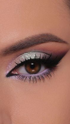 Makeup can be such a fun way to express yourself! Whether you're going for a natural look or something bold and dramatic, there are endless possibilities to play with. What kind of makeup look are you interested in creating? Cute Eye Makeup Looks, Club Makeup Looks, Clubbing Makeup, Hair And Makeup Inspiration, Creamy Eyeshadow