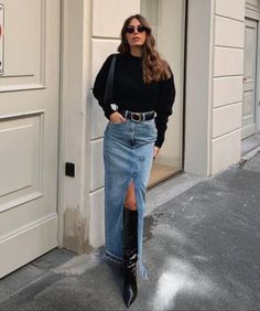 Stile Kylie Jenner, Denim Skirt Outfits, Long Denim Skirt, Denim Jean Skirt, Wardrobe Tips, Outfits Chic, Nice Style, Mode Inspo