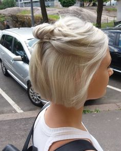 Short Blonde Textured Bob, Blonde Short Hair Updo, Half Up Messy Bun Short Hair Bob Hairstyles, Short Blonde Hairdos, Womens Bob Haircuts 2023, Chin Length Hair With Layers Choppy, Short Hair Cuts For Thinner Hair 2023, 2023 Bob Haircuts For Fine Hair, Short Fine Blonde Hair