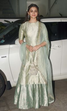 Alia Bhatt Style, Indian Outfits Lehenga, Mouni Roy, Raw Mango, Simple Kurta Designs, Salwar Kamiz, Indian Dresses Traditional, Traditional Indian Outfits, Indian Gowns Dresses